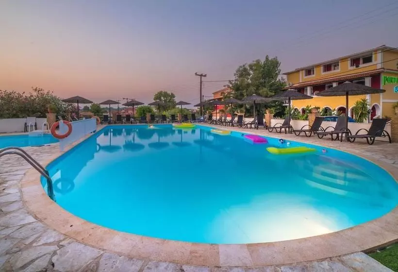 هتل Porto Koukla Beach