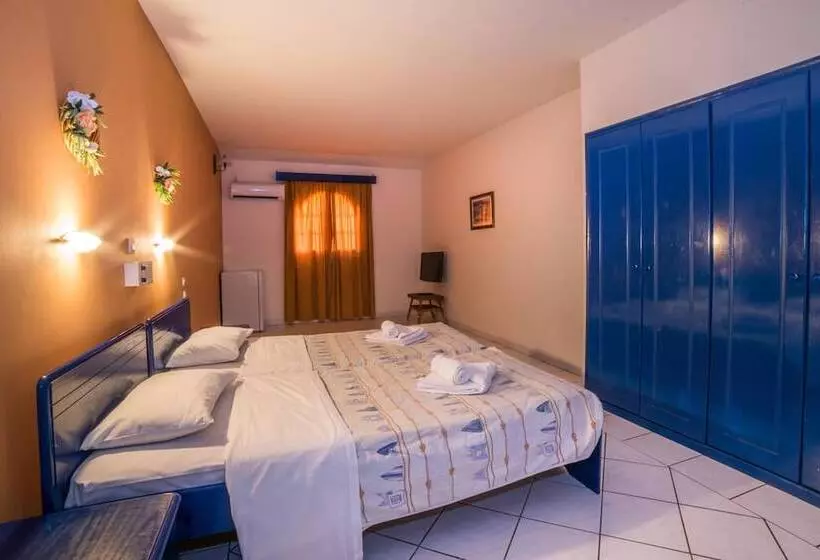 هتل Porto Koukla Beach