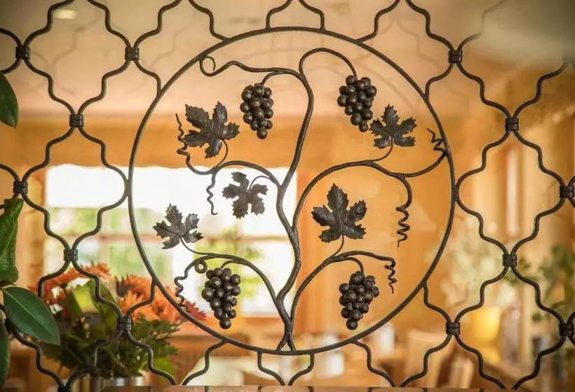 Отель Berghof Grüner Baum