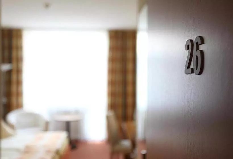 Отель Garni Max Zwo