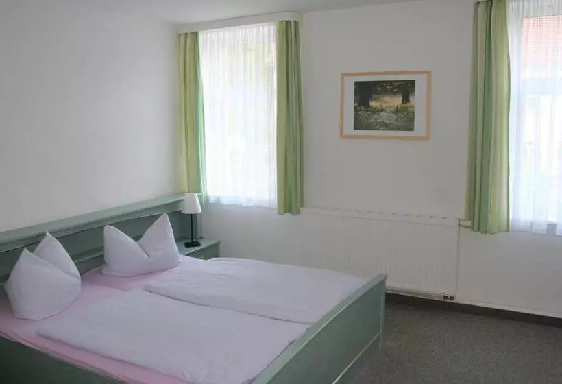 Hotelli Gasthaus Zur Eiche