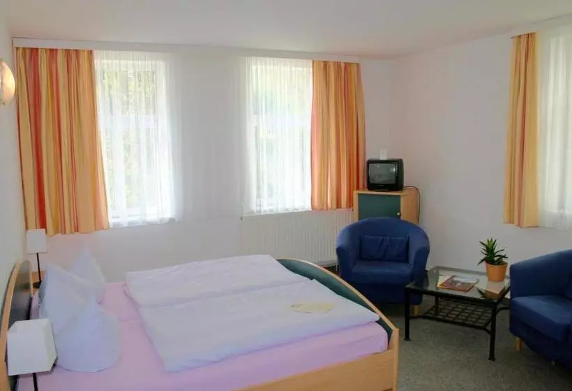 Hotelli Gasthaus Zur Eiche