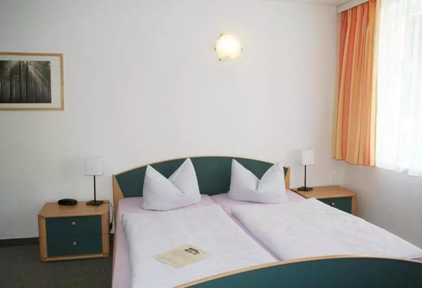 Hotelli Gasthaus Zur Eiche