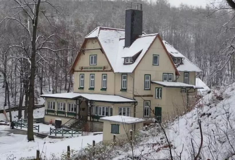 هتل Garni Am Schlosspark