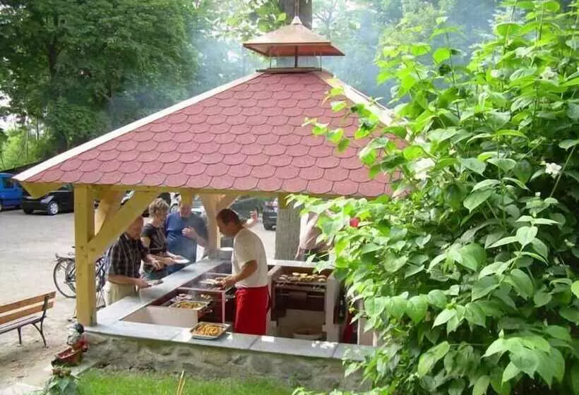 هتل Garni Am Schlosspark