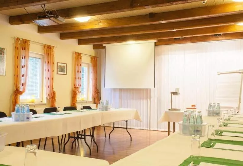 هتل Garni Am Schlosspark