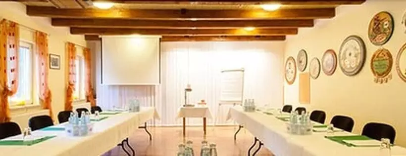 هتل Garni Am Schlosspark