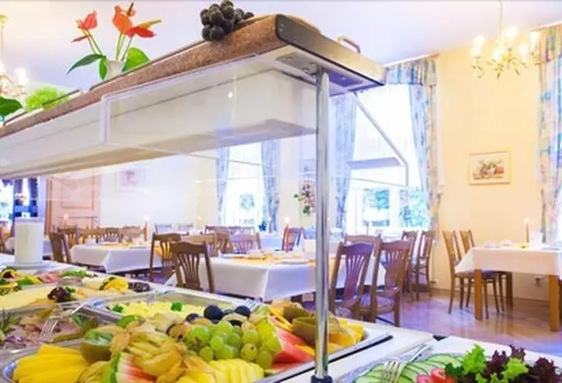 هتل Garni Am Schlosspark