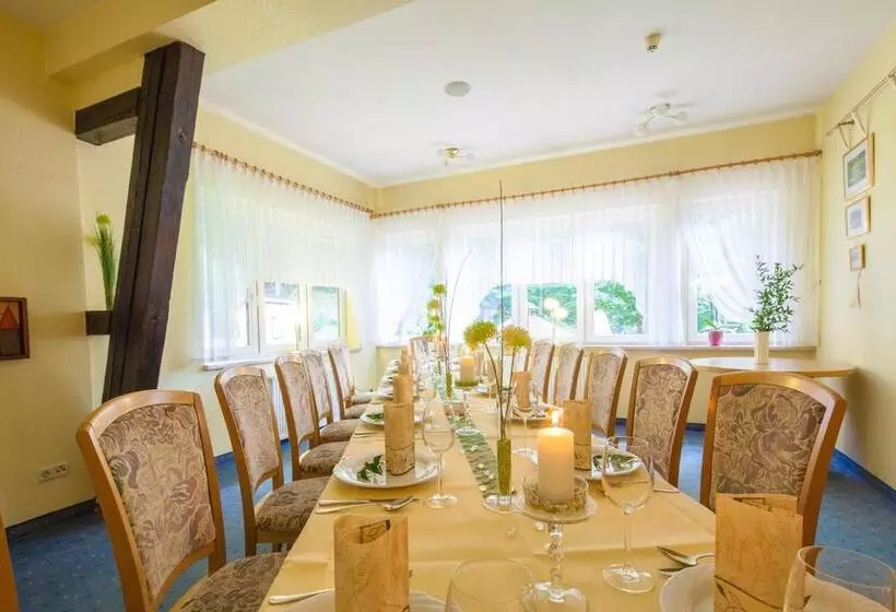 هتل Garni Am Schlosspark