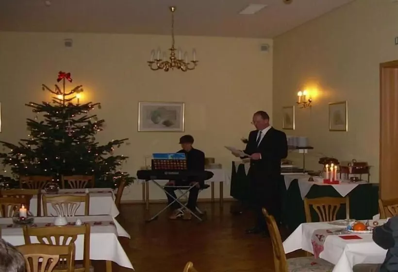 هتل Garni Am Schlosspark