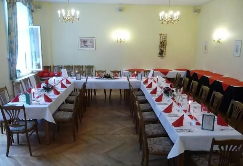 هتل Garni Am Schlosspark