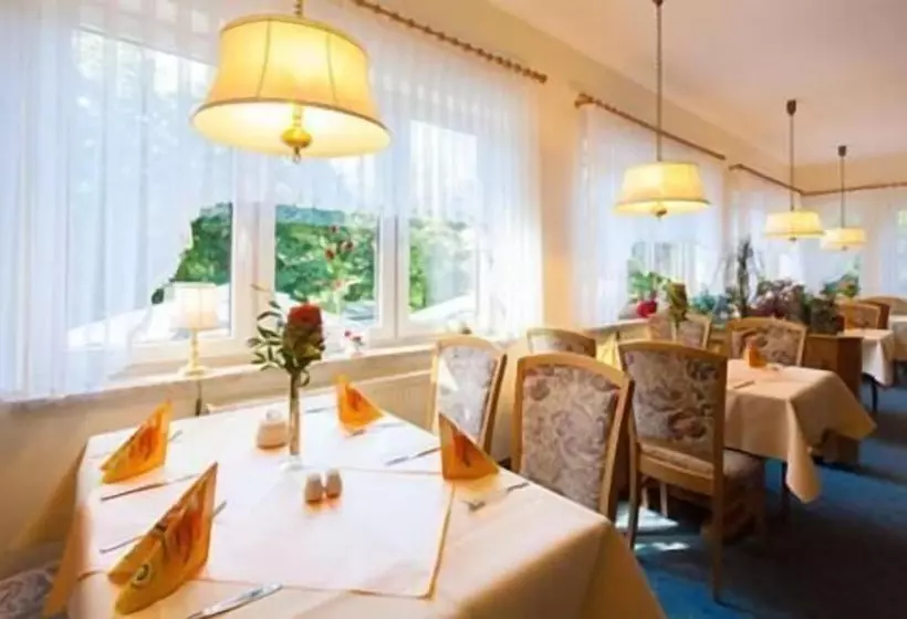 هتل Garni Am Schlosspark