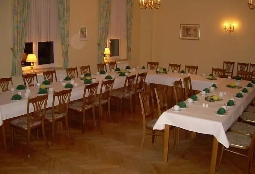 هتل Garni Am Schlosspark