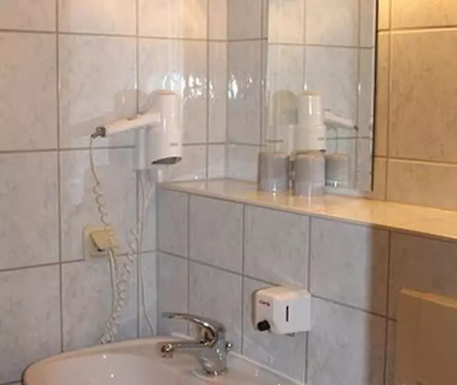 هتل Garni Am Schlosspark