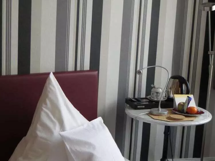 Отель Kronprinzen