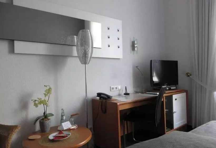 Отель Kronprinzen