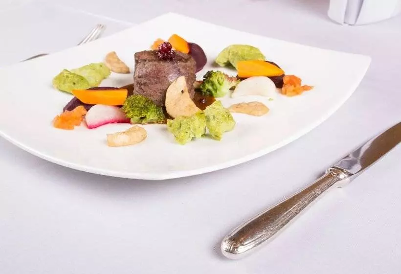 호텔 Restaurant Vinothek Lamm