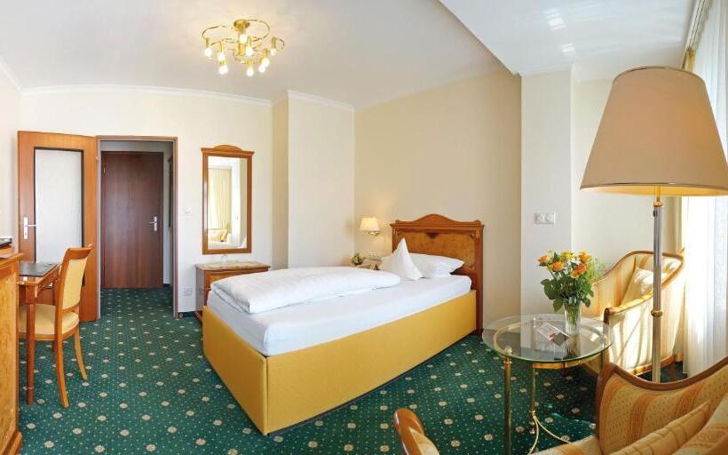 בית מלון כפרי Sacher Stoiber