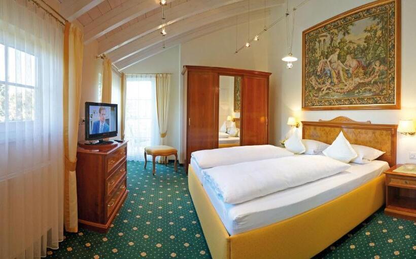 בית מלון כפרי Sacher Stoiber