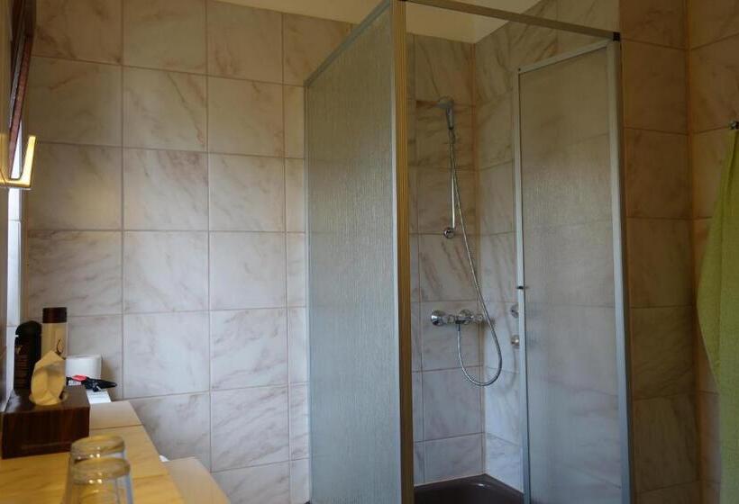 تختخواب و صبحانه Pension Am Helenenwall