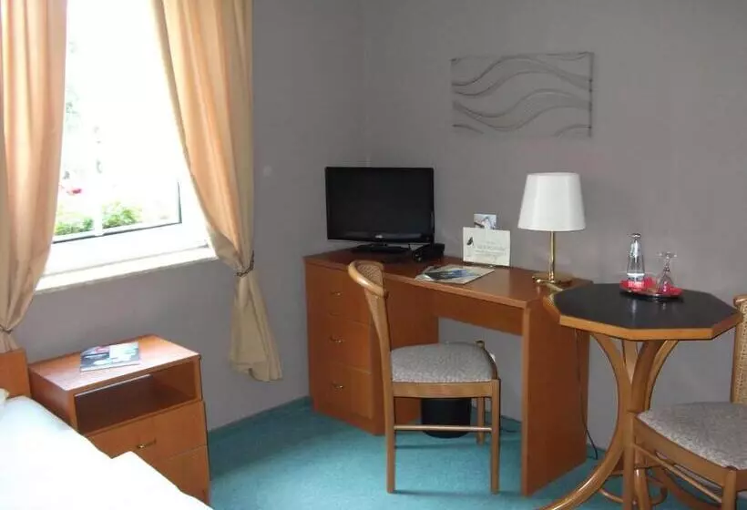 Aamiaismajoitus (B&B) Pension & Café Am Krähenberg