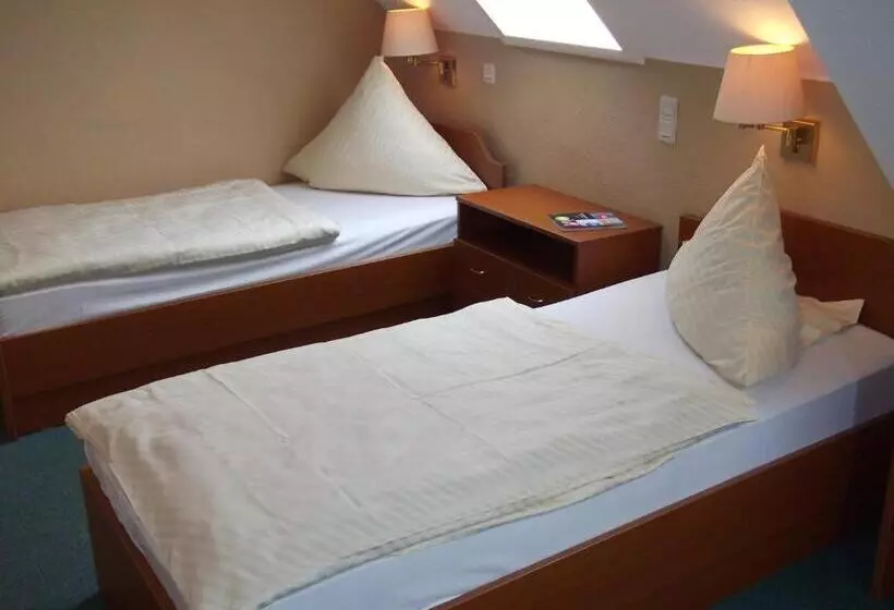 Aamiaismajoitus (B&B) Pension & Café Am Krähenberg