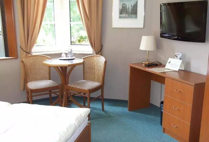 Aamiaismajoitus (B&B) Pension & Café Am Krähenberg