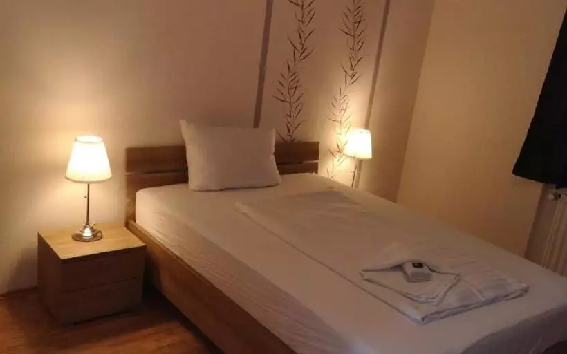 هتل Gz Airport Köln Bonn