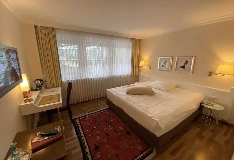 Отель Hessischer Hof