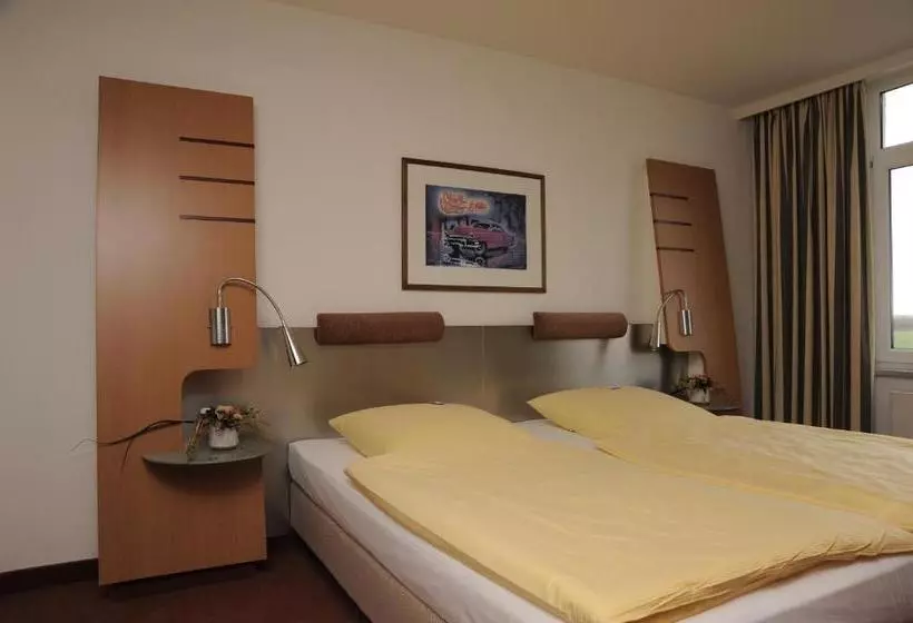 Отель Motorsport Arena