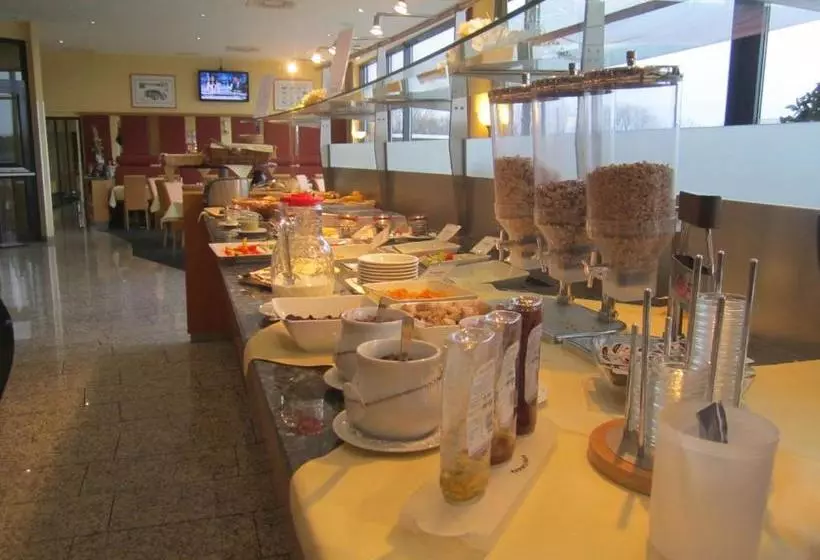 Отель Motorsport Arena