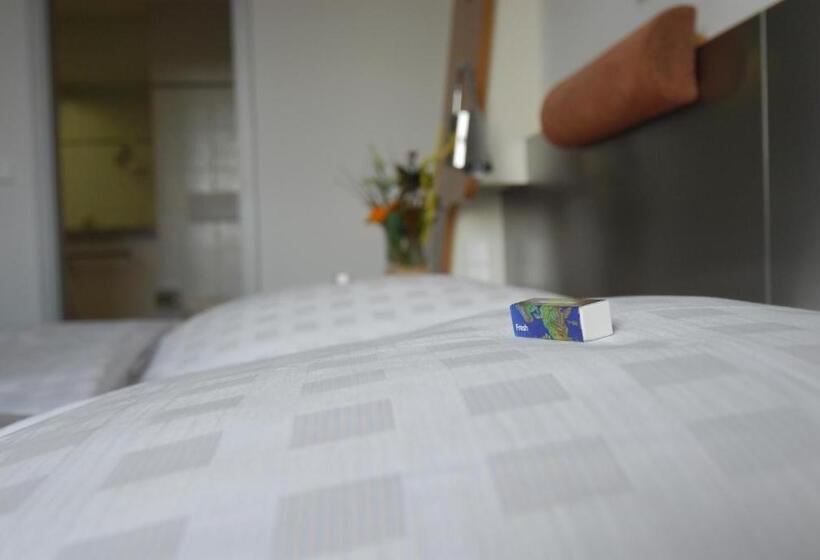 فندق Motorsport Arena