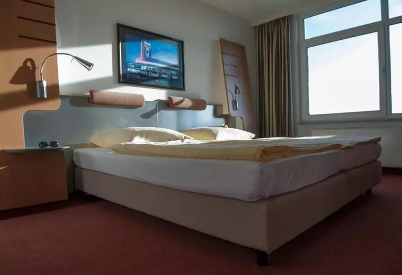 Отель Motorsport Arena