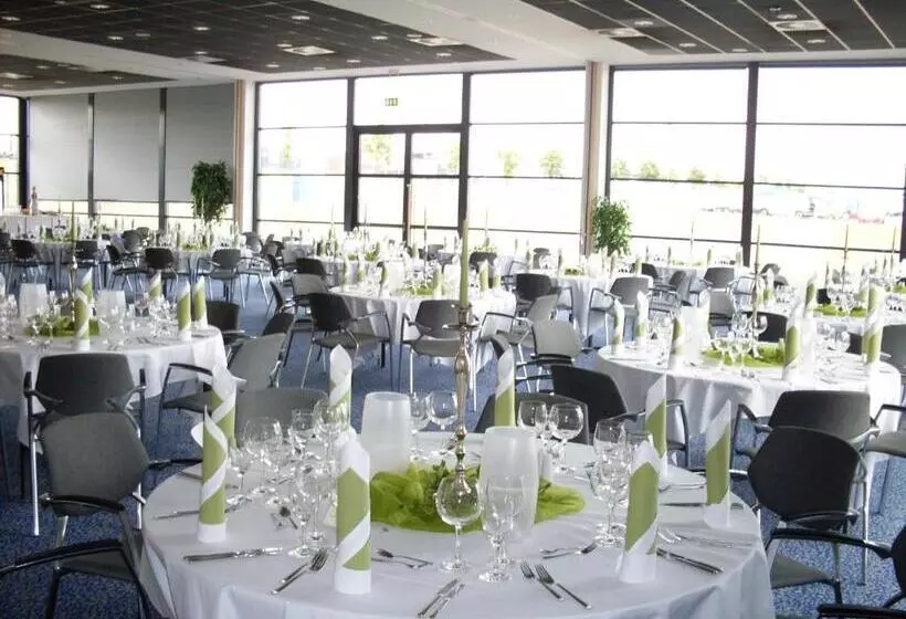 Отель Motorsport Arena