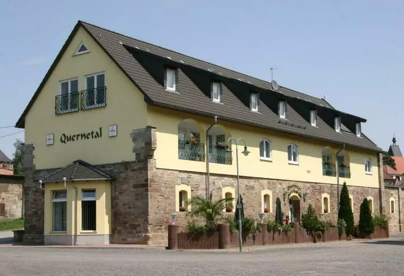 Отель Quernetal
