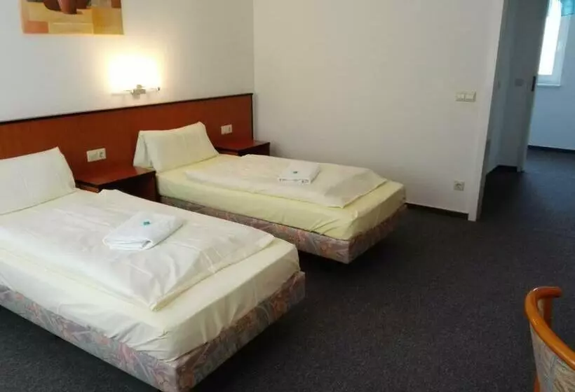 Отель Quernetal