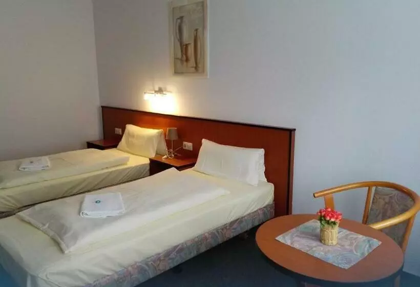 Отель Quernetal