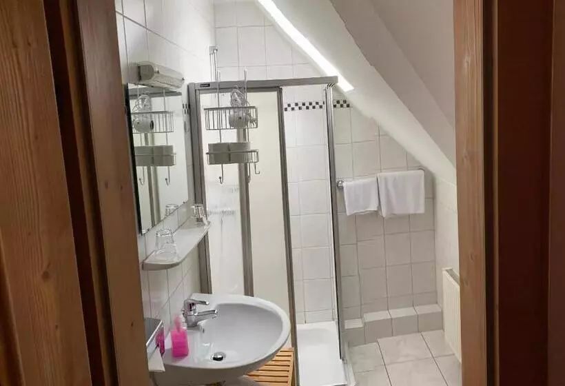 هتل Restaurant Café Forsthaus Lahnquelle