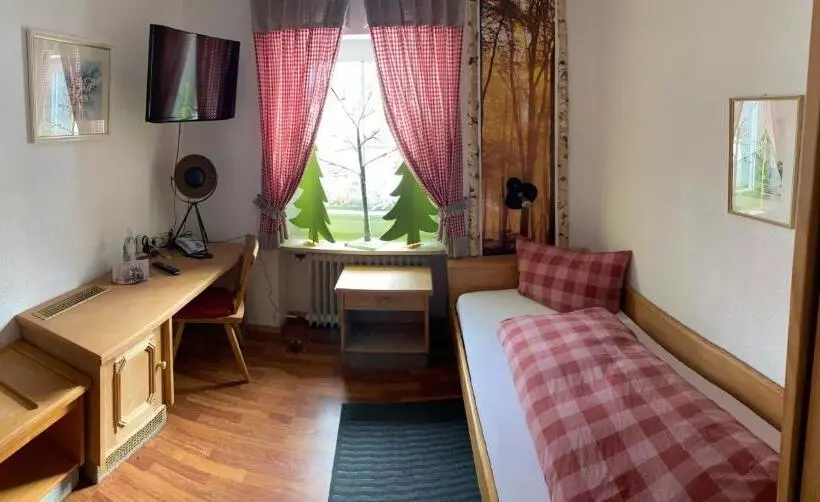 هتل Restaurant Café Forsthaus Lahnquelle