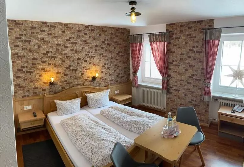 هتل Restaurant Café Forsthaus Lahnquelle