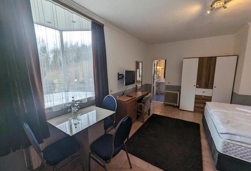 Отель Eiserner Anton