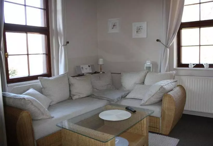 Zu Den Grauen Ziegenböcken