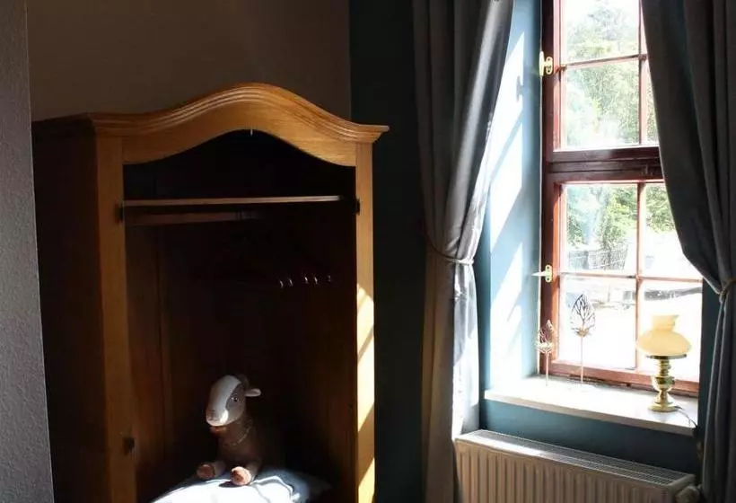 Zu Den Grauen Ziegenböcken