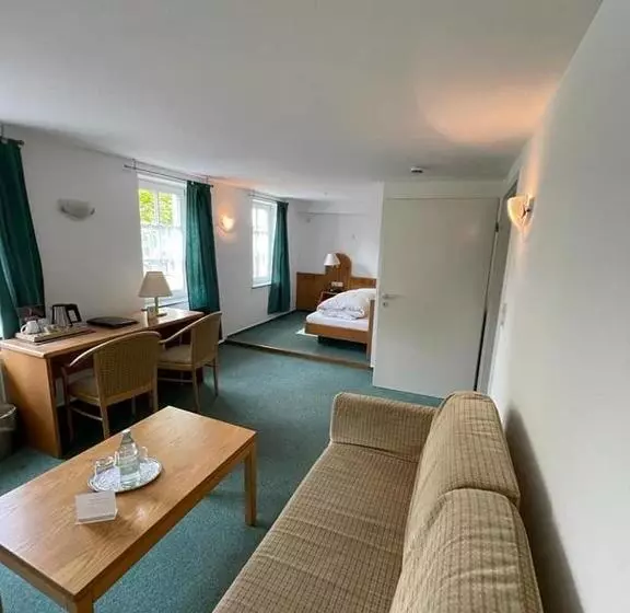 Отель Württemberger Hof Garni