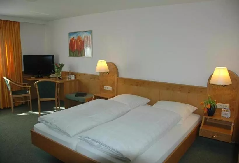 Отель Württemberger Hof Garni