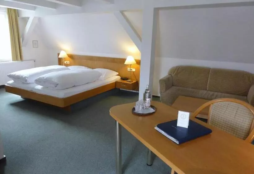 Отель Württemberger Hof Garni