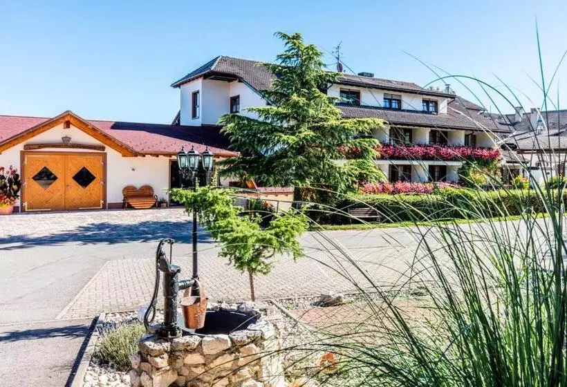 پانسیون Restaurant Krone & Wellness   Schopfheim