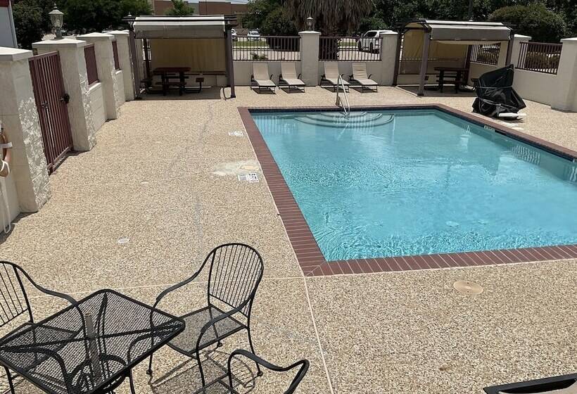 Hotel Budget Host Inn And Suites Cameron