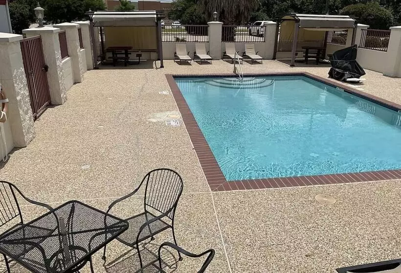 Отель Budget Host Inn And Suites Cameron