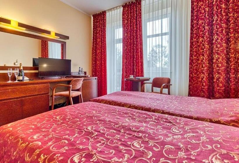 هتل St Lukas Medical & Spa